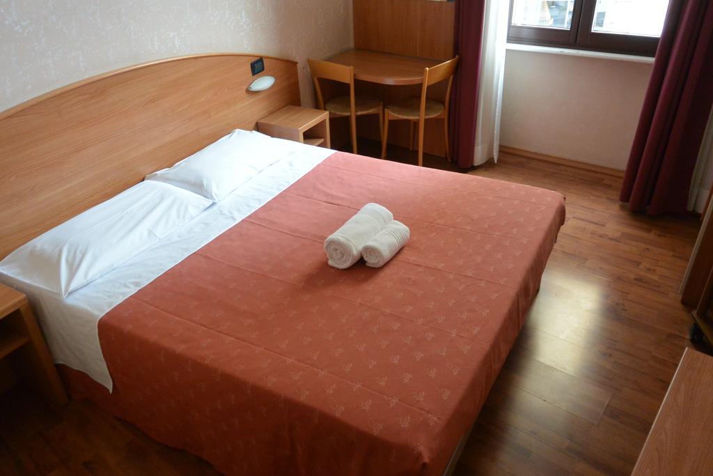 Hotel Nuovo Milán Pokoj fotografie